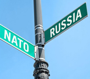 НАТО реагує на провокації Кремля з російськими дронами в Європі — огляд
