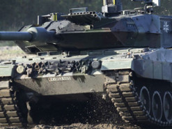 Росіяни хотіли похвалитися спаленим танком Leopard, але “спалилися” з фото