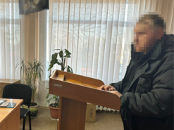 Розбещував неповнолітню через соцмережі: на Дніпропетровщині чоловіку повідомили про підозру