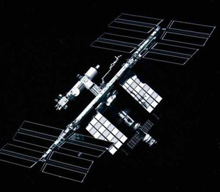 Международная космическая станция чуть не столкнулась с обломками спутника