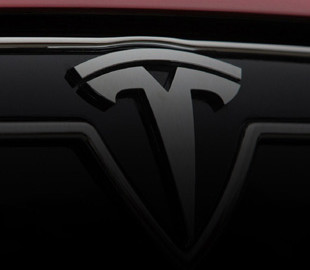 Tesla приняла участие в тестирование блокчейн-приложения для оптимизации логистических процессов