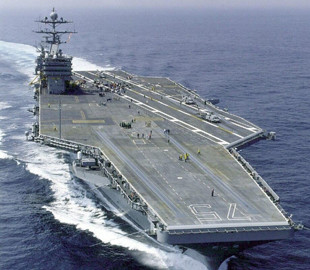 США виводять з експлуатації свій супер-авіаносець: у чому причина