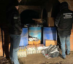 У Луцьку виготовляли алкоголь та продавали через «вайбер»