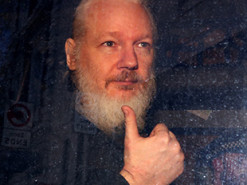 США предъявили Ассанжу еще 17 обвинений