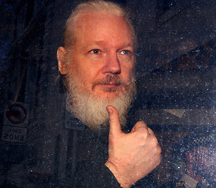 США предъявили Ассанжу еще 17 обвинений