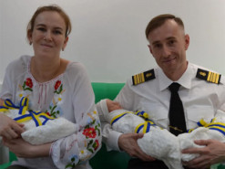 У родині українських військовослужбовців народилася трійня хлопчиків. Фото 