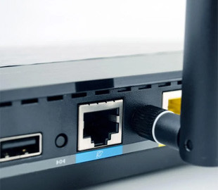 Більшість не користується цими функціями: навіщо потрібен USB-порт на роутері
