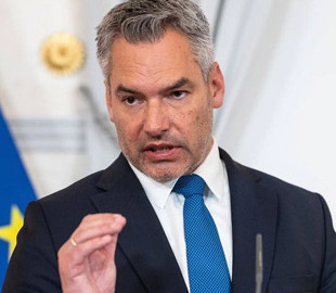 Канцлер Австрії виступив за посилення моніторингу месенджерів спецслужбами