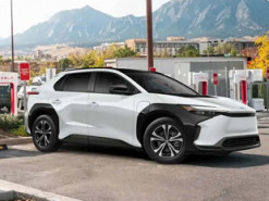 Toyota та Lexus переходять на зарядні роз'єми Tesla