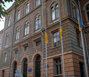 В здании Черновицкой ОВА проводят обыски
