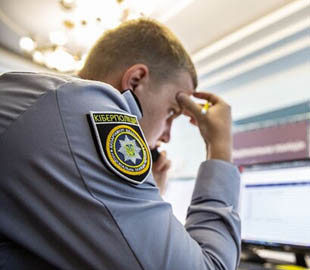 Мошенники активно "выплачивают" украинцам по 8 тысяч гривень карантинной помощи