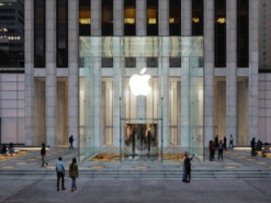 Apple торік використала у своїй продукції 30% перероблених матеріалів