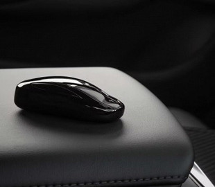 Компания Tesla объяснила, почему стала экономить на ключах от машин