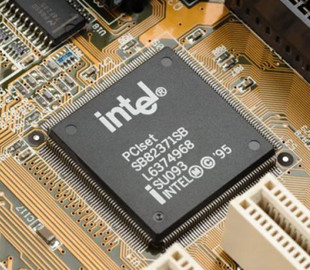 Apple та Intel домовилися про виробництво чипів для iPhone: деталі угоди