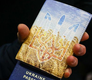 Украинцы смогут получить паспорта за рубежом: где и когда