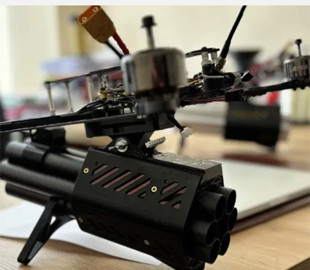 Українські розробники 3DTech представили новітні бойові дрони, оснащені гарматою