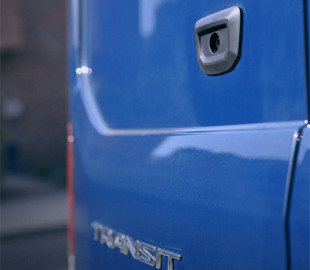 Ford представил "умное зеркало" для модели Transit