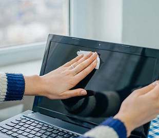 Як правильно почистити екран ноутбука: поради експертів