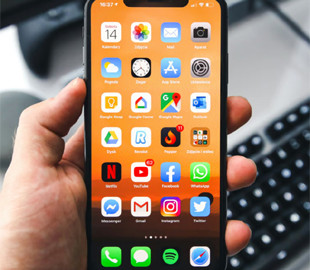 В Apple заявили, що смартфони можуть зникнути вже до 2035 року