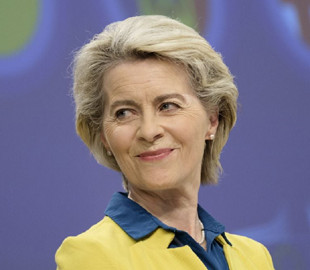 Звичний збій: у Болгарії спростувала, що літак президентки Єврокомісії мав приземлятися за паперовими картами