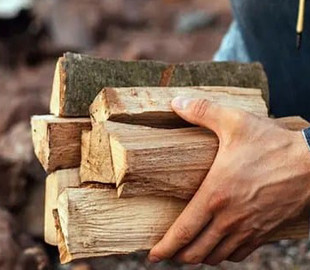 Шахраї наживаються на дровах: як ошукали жительку Шепетівщини