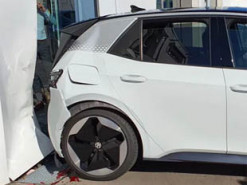 Електромобілі Volkswagen ID.3 не встигли вийти на ринок, як почали потрапляти в аварії