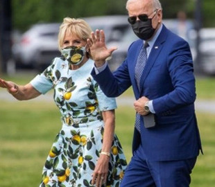 Главный романтик США: Джо Байден подарил жене одуванчик