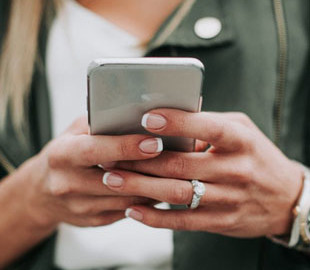 Не тільки в літаку: навіщо смартфонам потрібен "режим польоту"