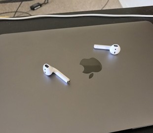 Apple выпустит новую колонку и наушники