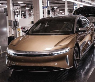 Самый дальнобойный электрокар встал на конвейер