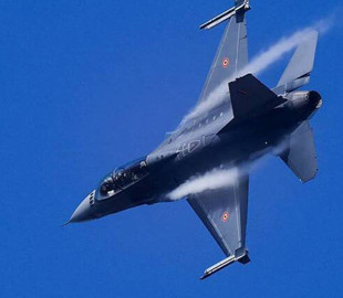 Українські пілоти F-16 тренуються літати без GPS через російські РЕБ