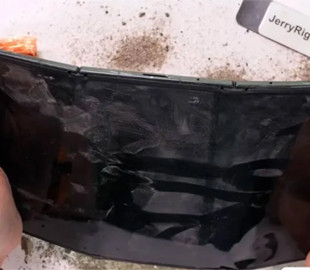 Випробовано міцність смартфона Samsung Galaxy Z TriFold