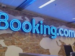 Из-за санкций Booking запретил бронировать жилье в оккупированном Крыму