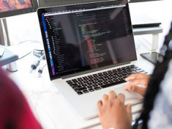 МОЗ призвало работодателей организовать для работников удаленку