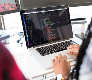 МОЗ призвало работодателей организовать для работников удаленку