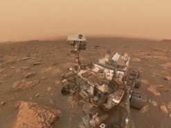 Марсоход Curiosity сделал селфи на фоне песчаной бури