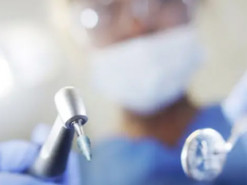 «Стоматолог» без освіти два роки лікував пацієнтів за порадами у YouTube