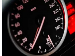 Водіям розповіли, на якій швидкості автомобіль «їсть» мінімум палива
