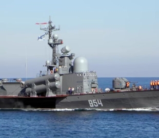 ГУР знищили російський ракетний катер вартістю $60–70 млн влучними попаданнями морських дронів