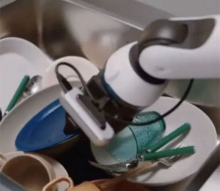В Корее придумали робота, который наливает вино и моет посуду