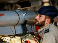 Уряд Франції планує збільшити запаси ракет і дронів у 4 рази до 2030 року, – ЗМІ