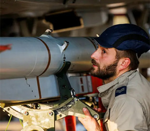 Уряд Франції планує збільшити запаси ракет і дронів у 4 рази до 2030 року, – ЗМІ