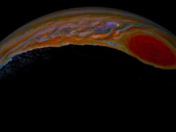 NASA опублікувало неймовірні фотографії супербурі на Юпітері