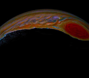NASA опублікувало неймовірні фотографії супербурі на Юпітері