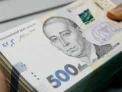 Працівниця банку на Рівненщині привласнені кошти клієнтів витрачала на закриття боргів та азартні ігри