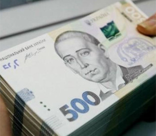 Працівниця банку на Рівненщині привласнені кошти клієнтів витрачала на закриття боргів та азартні ігри