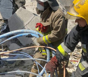 В Кременчуге при разборе завалов ТЦ произошел сдвиг бетонной плиты: пострадали спасатели (Фото)