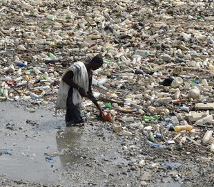 Переговори в Женеві щодо договору про пластикове забруднення зірвалися без угоди