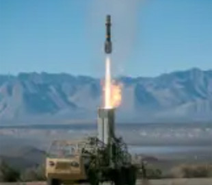 У США протестували JAGM Quad Launcher із вертикальним запуском ракет