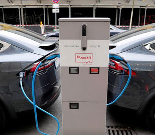 Названо новий фактор, здатний перешкодити переходу на електромобілі